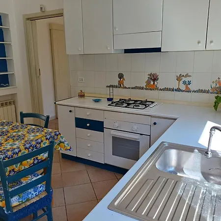 Colle 브란칼레오네 마리나